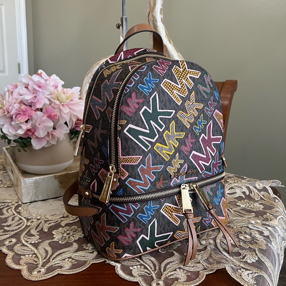 Michael Kors signature logo backpack - Picture 2 of 13